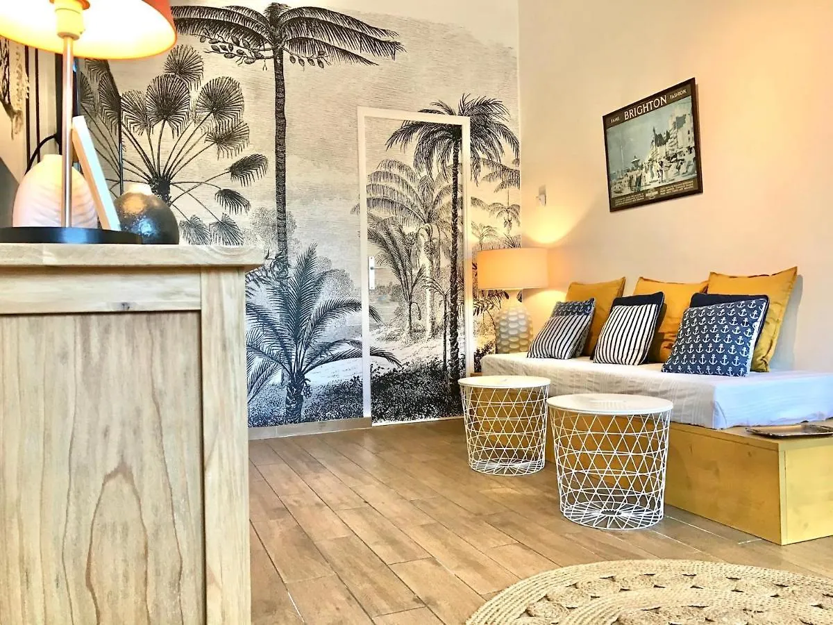 Villa Du Golfe T3 En Bord De Plage La Ciotat 0*,  France